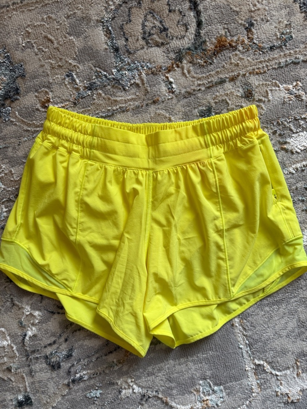 Lululemon hotty hot LR 4” short